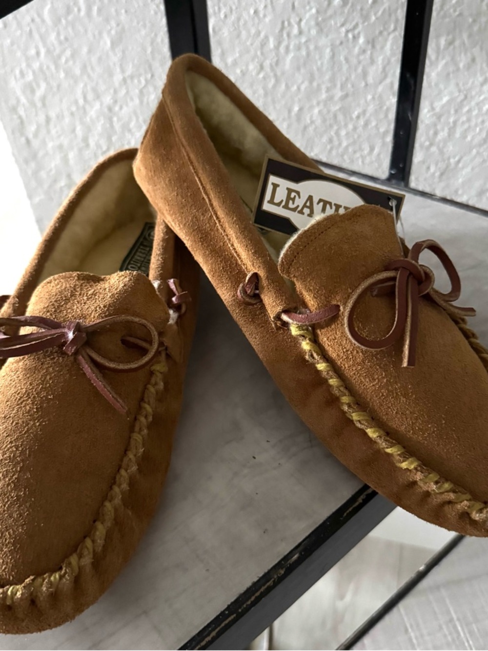 Northwest Territory Men’s Brown Suede Leather Moccasin Slippers - Picture 2 of 7
